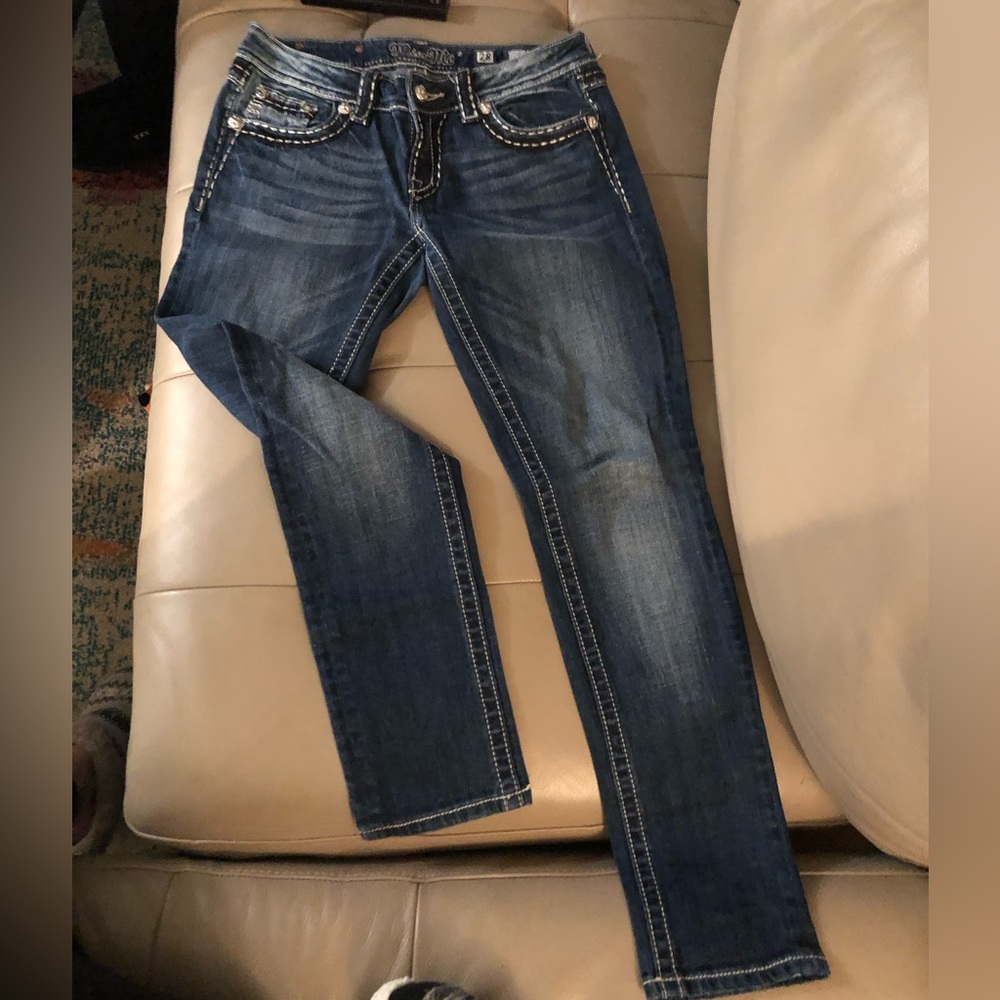 Miss Me Skinny Jeans
Style # JE10525R Jeweled pocket design